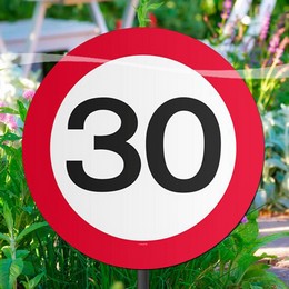 Tabuľa do záhrady - s číslom 30, so vzorom obmedzovača rýchlosti